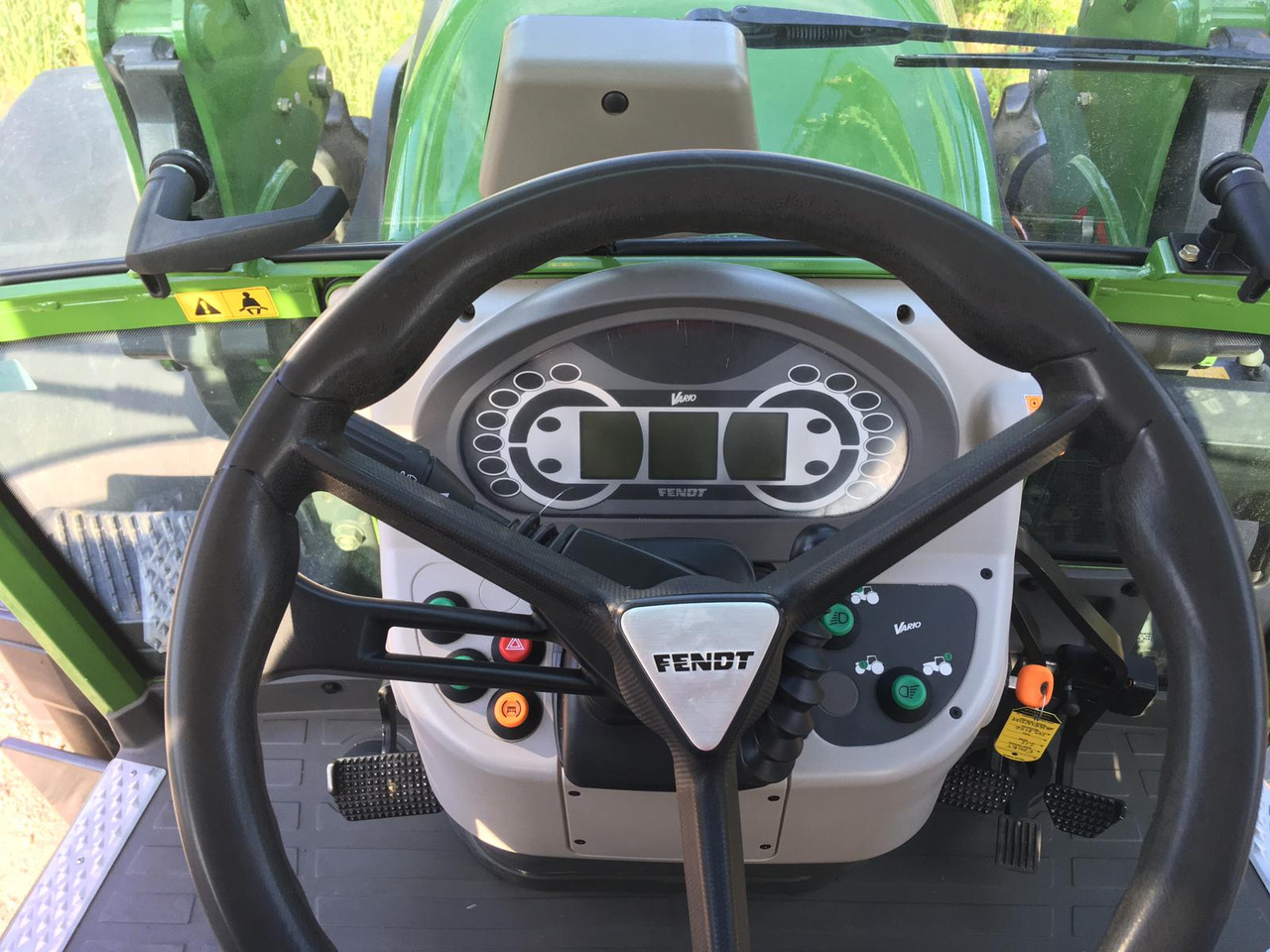 Fendt 211 Vario - 장궤형 트랙터 : 사진 2 Fendt 211 Vario - 장궤형 트랙터 : 사진 2