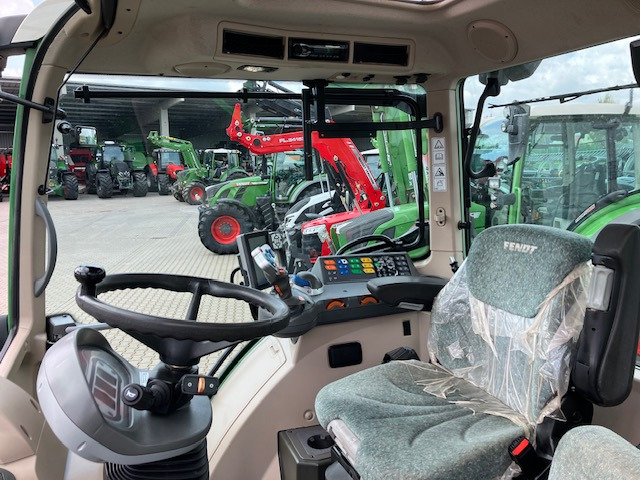 Fendt 313 Vario S4 Profi - 장궤형 트랙터 : 사진 3 Fendt 313 Vario S4 Profi - 장궤형 트랙터 : 사진 3