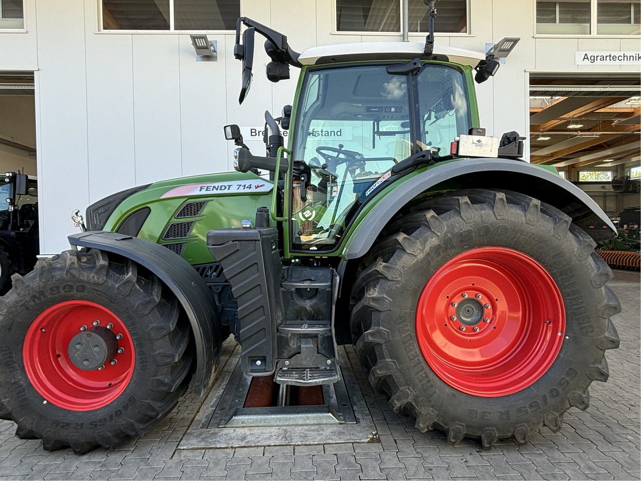 Fendt 714 Vario S4 - 장궤형 트랙터 : 사진 1 Fendt 714 Vario S4 - 장궤형 트랙터 : 사진 1