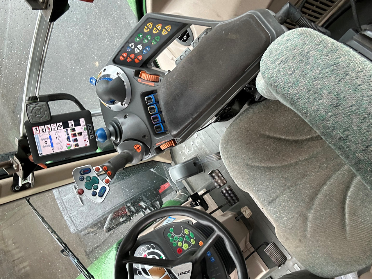 Fendt 714 Vario SCR Profi - 장궤형 트랙터 : 사진 4 Fendt 714 Vario SCR Profi - 장궤형 트랙터 : 사진 4