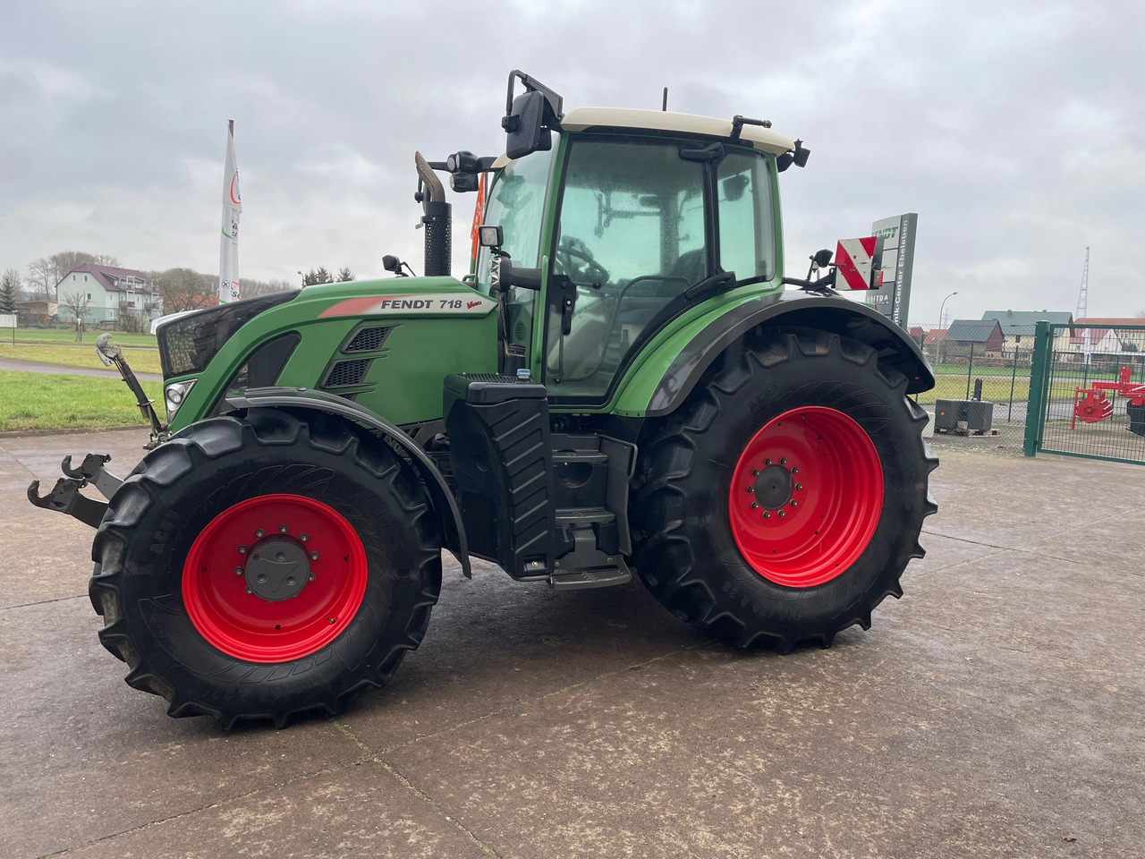 Fendt 718 Vario S4 ProfiPlus - 장궤형 트랙터 : 사진 1 Fendt 718 Vario S4 ProfiPlus - 장궤형 트랙터 : 사진 1