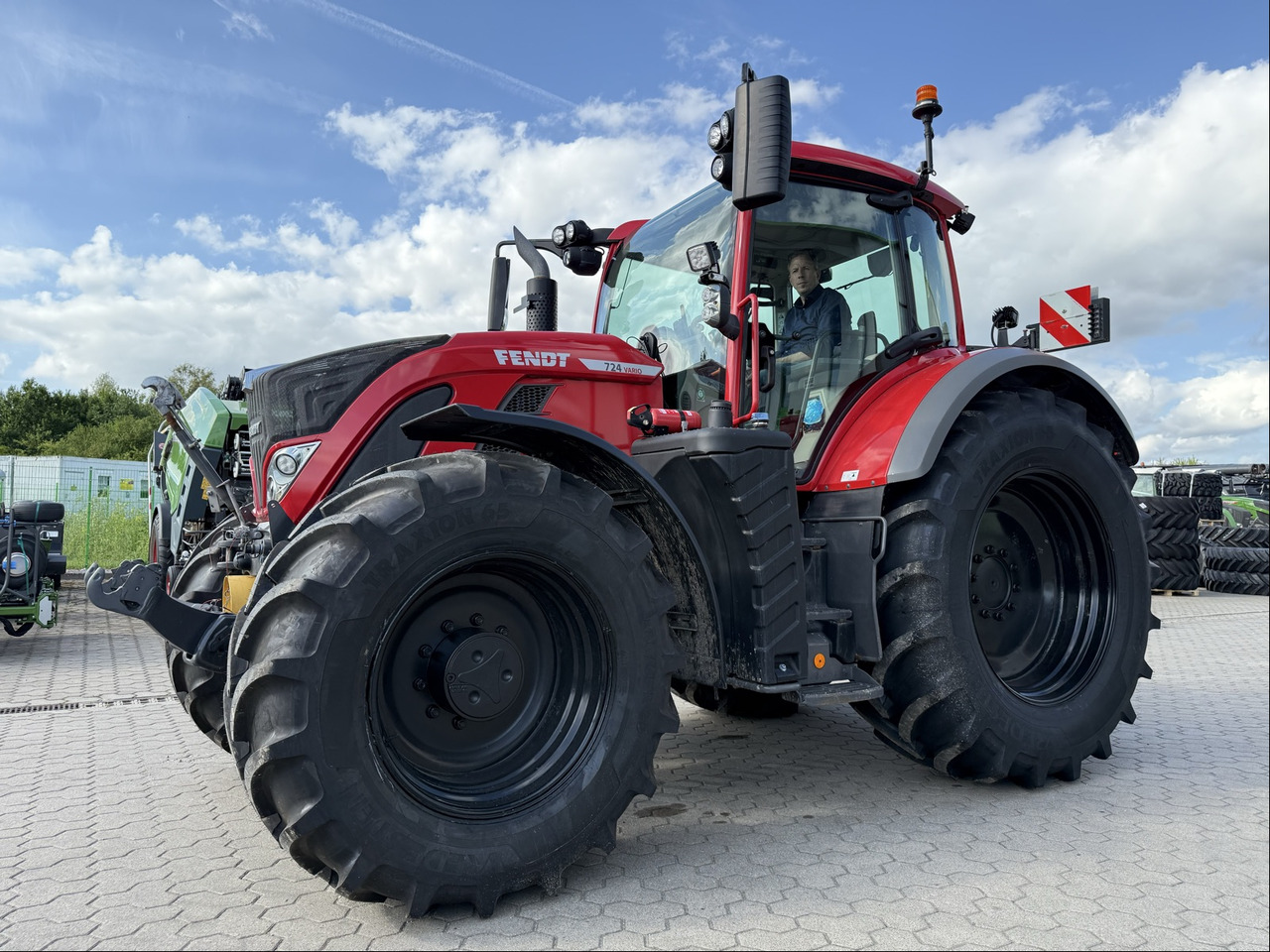 Fendt 724 Vario Gen6 ProfiPlus - 장궤형 트랙터 : 사진 1 Fendt 724 Vario Gen6 ProfiPlus - 장궤형 트랙터 : 사진 1