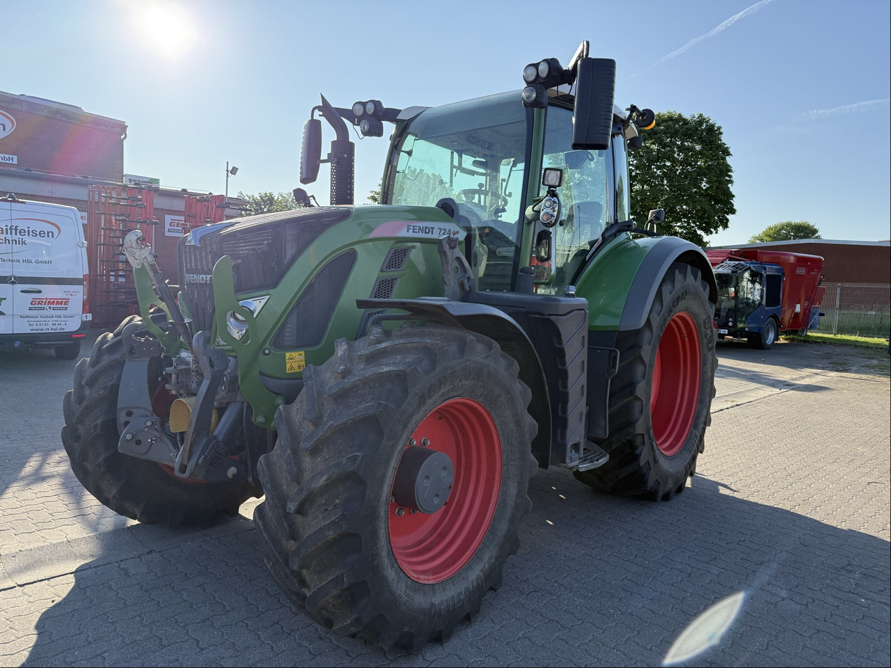 Fendt 724 Vario S4 ProfiPlus - 장궤형 트랙터 : 사진 1 Fendt 724 Vario S4 ProfiPlus - 장궤형 트랙터 : 사진 1