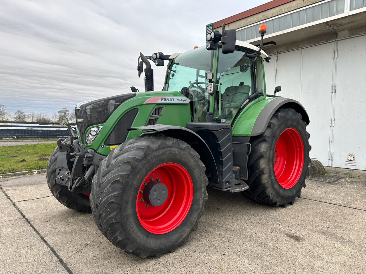 Fendt 724 Vario S4 ProfiPlus - 장궤형 트랙터 : 사진 1 Fendt 724 Vario S4 ProfiPlus - 장궤형 트랙터 : 사진 1