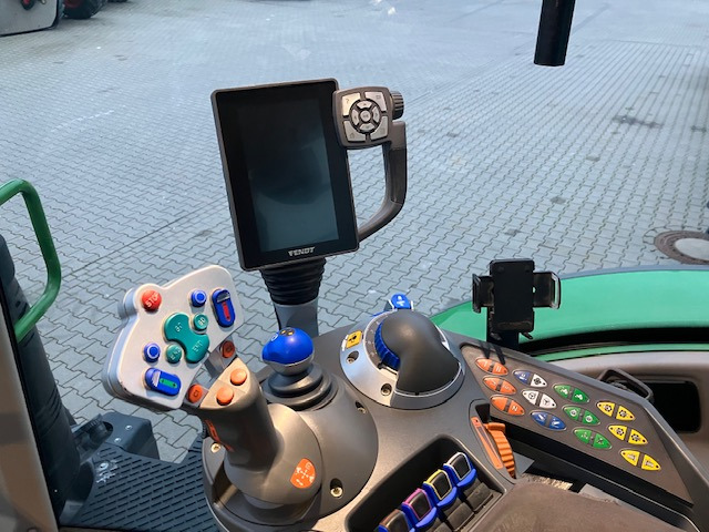 Fendt 724 Vario S4 Profi - 장궤형 트랙터 : 사진 2 Fendt 724 Vario S4 Profi - 장궤형 트랙터 : 사진 2