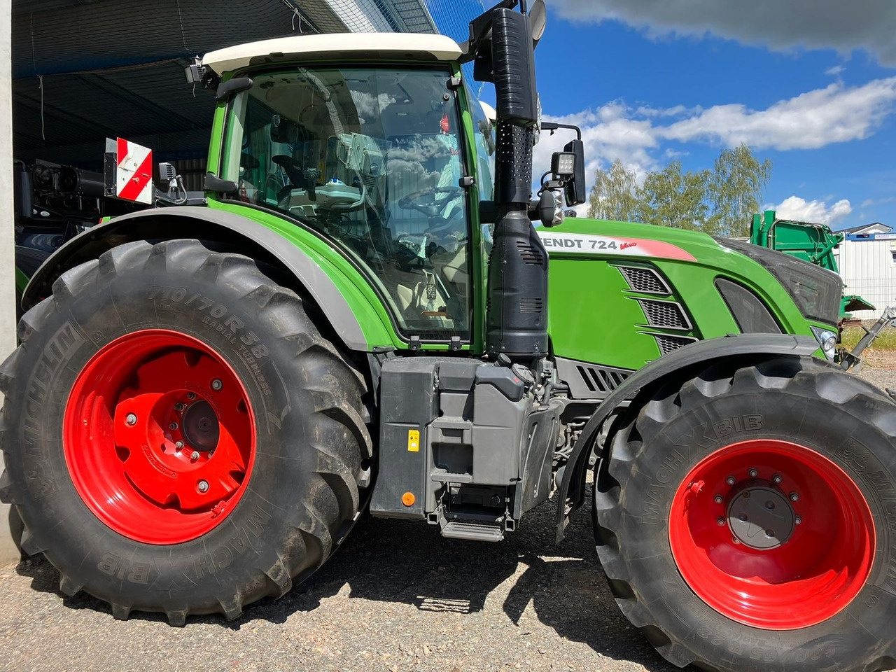 Fendt 724 Vario S4 Profi - 장궤형 트랙터 : 사진 1 Fendt 724 Vario S4 Profi - 장궤형 트랙터 : 사진 1