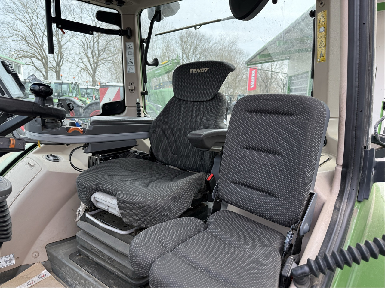 Fendt 724 Vario S4 - 장궤형 트랙터 : 사진 5 Fendt 724 Vario S4 - 장궤형 트랙터 : 사진 5