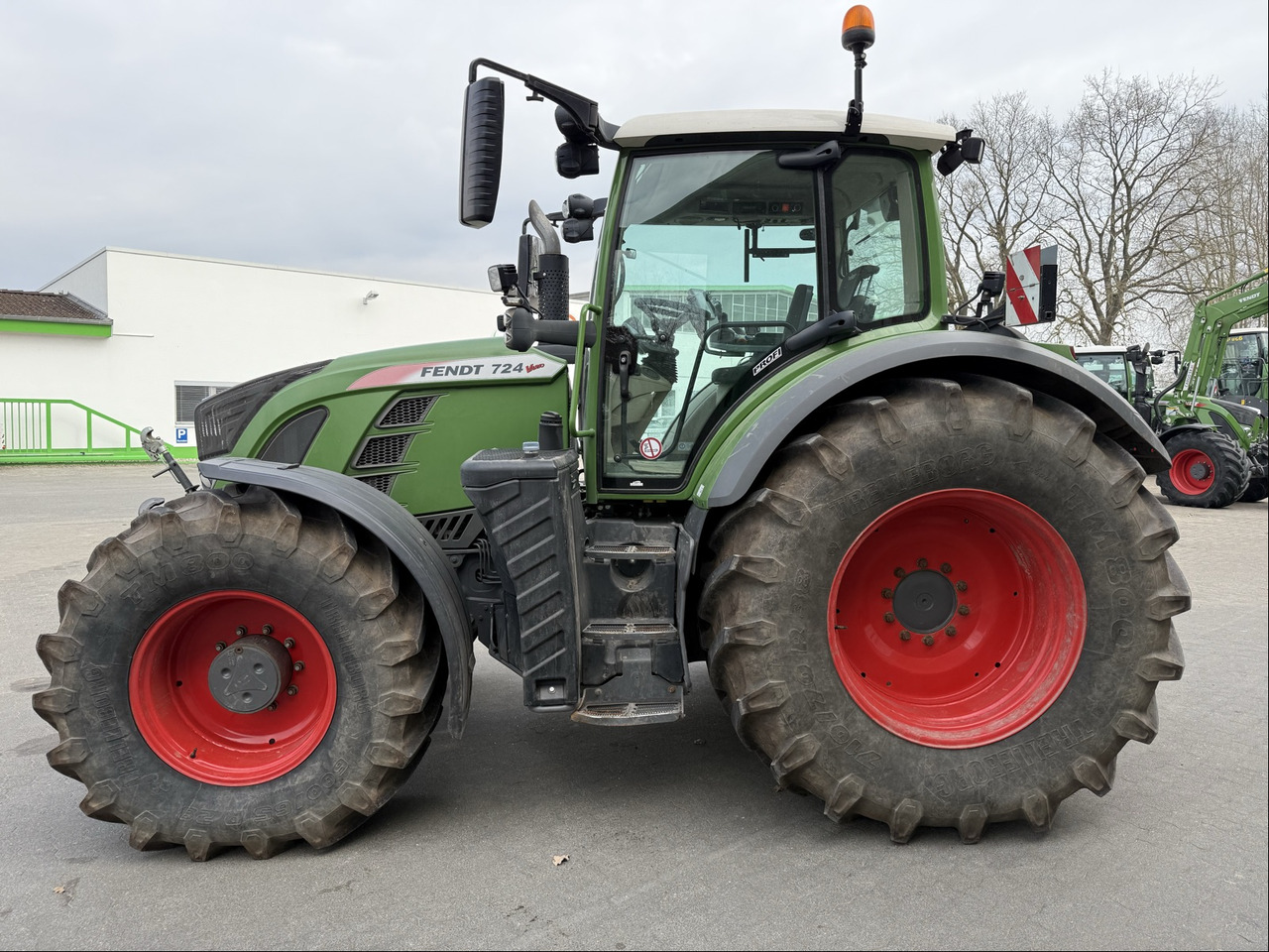 Fendt 724 Vario S4 - 장궤형 트랙터 : 사진 2 Fendt 724 Vario S4 - 장궤형 트랙터 : 사진 2