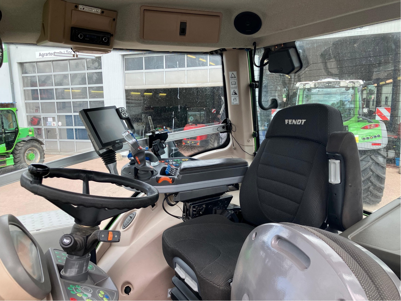 Fendt 828 Vario S4 ProfiPlus - 장궤형 트랙터 : 사진 4 Fendt 828 Vario S4 ProfiPlus - 장궤형 트랙터 : 사진 4