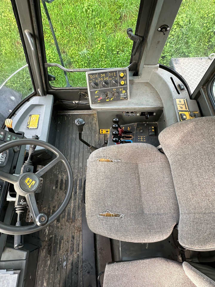 JCB Fastrac - 장궤형 트랙터 : 사진 3 JCB Fastrac - 장궤형 트랙터 : 사진 3