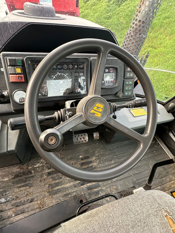 JCB Fastrac - 장궤형 트랙터 : 사진 2 JCB Fastrac - 장궤형 트랙터 : 사진 2