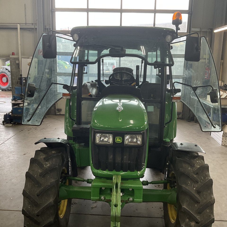 John Deere 5055 E - 장궤형 트랙터 : 사진 5 John Deere 5055 E - 장궤형 트랙터 : 사진 5