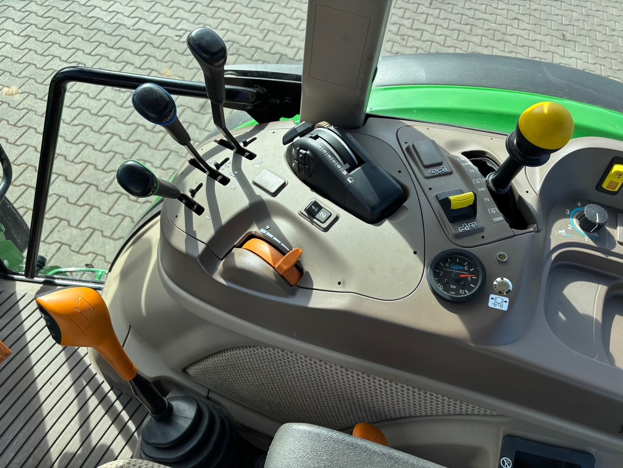 John Deere 5090 M - 장궤형 트랙터 : 사진 3 John Deere 5090 M - 장궤형 트랙터 : 사진 3