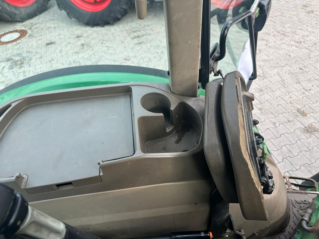 John Deere 5100 R - 장궤형 트랙터 : 사진 2 John Deere 5100 R - 장궤형 트랙터 : 사진 2