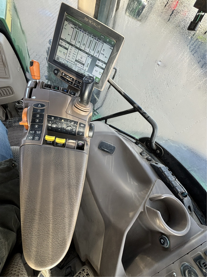 John Deere 6215R - 장궤형 트랙터 : 사진 3 John Deere 6215R - 장궤형 트랙터 : 사진 3