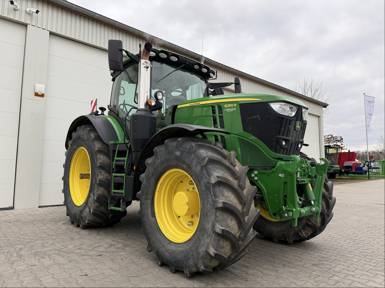 John Deere 6250 R - 장궤형 트랙터 : 사진 1 John Deere 6250 R - 장궤형 트랙터 : 사진 1