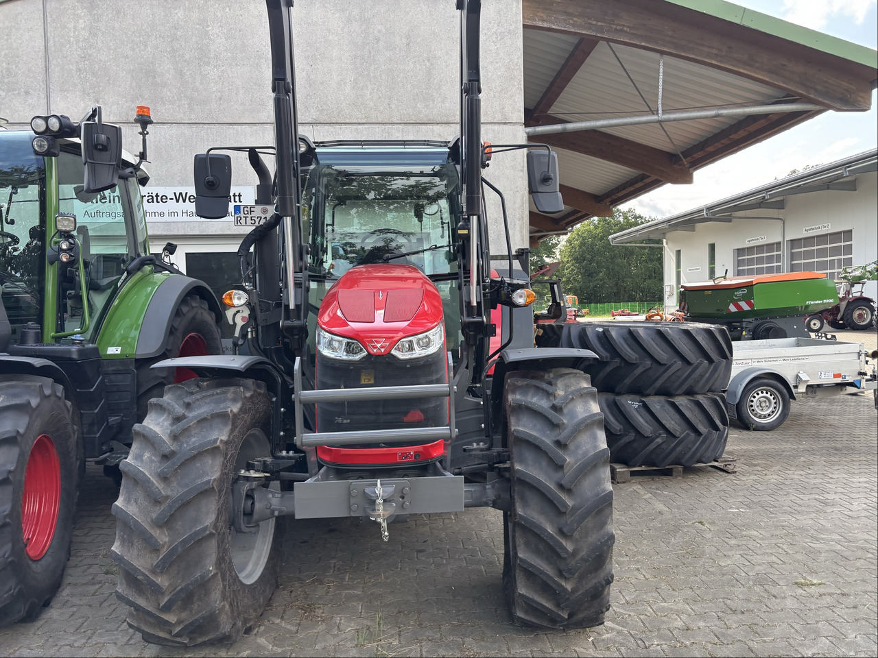 Massey Ferguson 5711M Dyna-4 4WD Cab - 장궤형 트랙터 : 사진 5 Massey Ferguson 5711M Dyna-4 4WD Cab - 장궤형 트랙터 : 사진 5