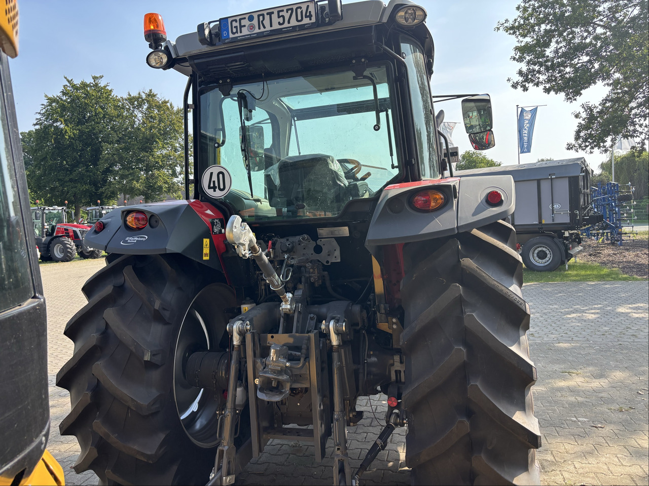 Massey Ferguson 5712M 4WD Cab Essential - 장궤형 트랙터 : 사진 3 Massey Ferguson 5712M 4WD Cab Essential - 장궤형 트랙터 : 사진 3