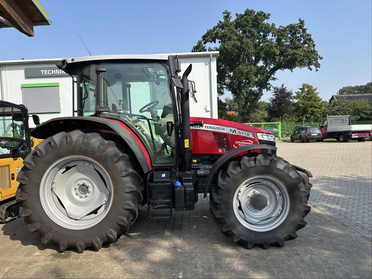 Massey Ferguson 5712M 4WD Cab Essential - 장궤형 트랙터 : 사진 5 Massey Ferguson 5712M 4WD Cab Essential - 장궤형 트랙터 : 사진 5