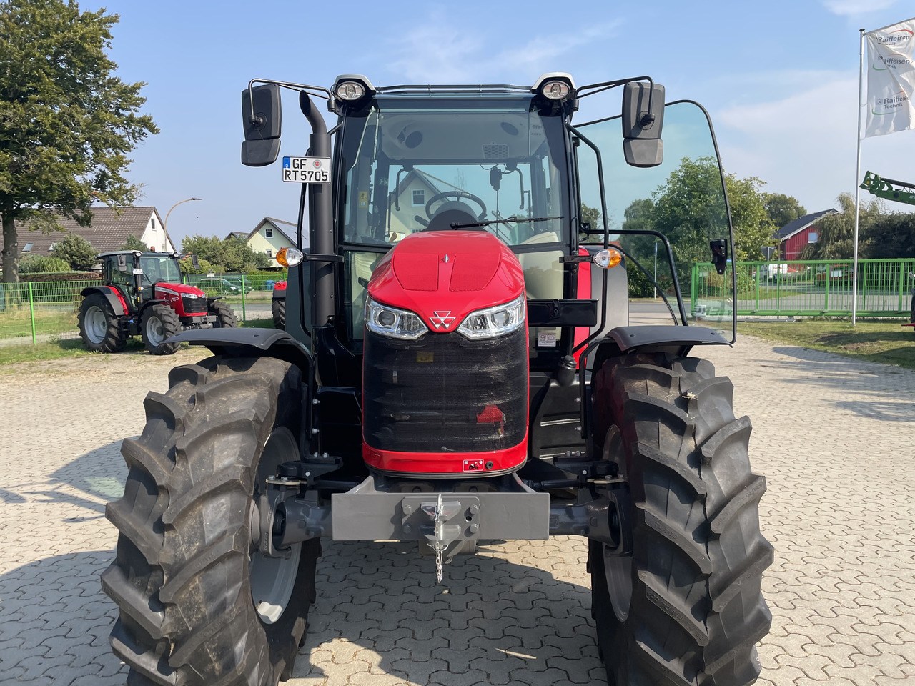 장궤형 트랙터 Massey Ferguson 5712M 4WD Cab Essential : 사진 7
