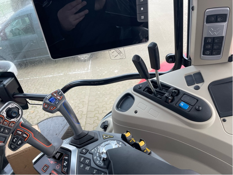 Massey Ferguson 6S.135 Dyna-VT EFFICIENT - 장궤형 트랙터 : 사진 2 Massey Ferguson 6S.135 Dyna-VT EFFICIENT - 장궤형 트랙터 : 사진 2