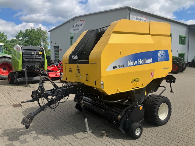 New Holland BR 7070 Crop Cutter II - 건초 및 목초 장비 : 사진 1 New Holland BR 7070 Crop Cutter II - 건초 및 목초 장비 : 사진 1