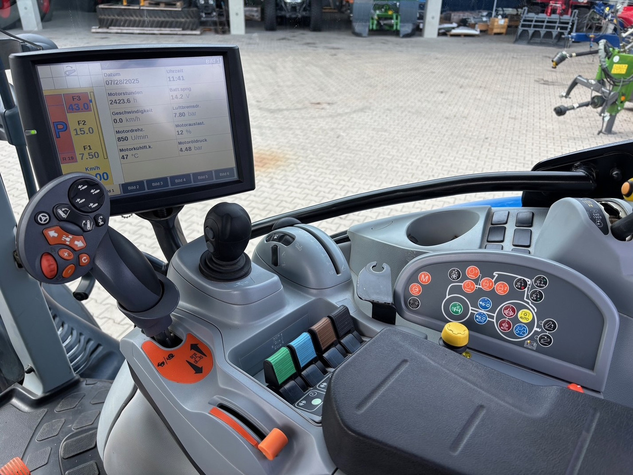 New Holland T6.140 Auto Command - 장궤형 트랙터 : 사진 3 New Holland T6.140 Auto Command - 장궤형 트랙터 : 사진 3