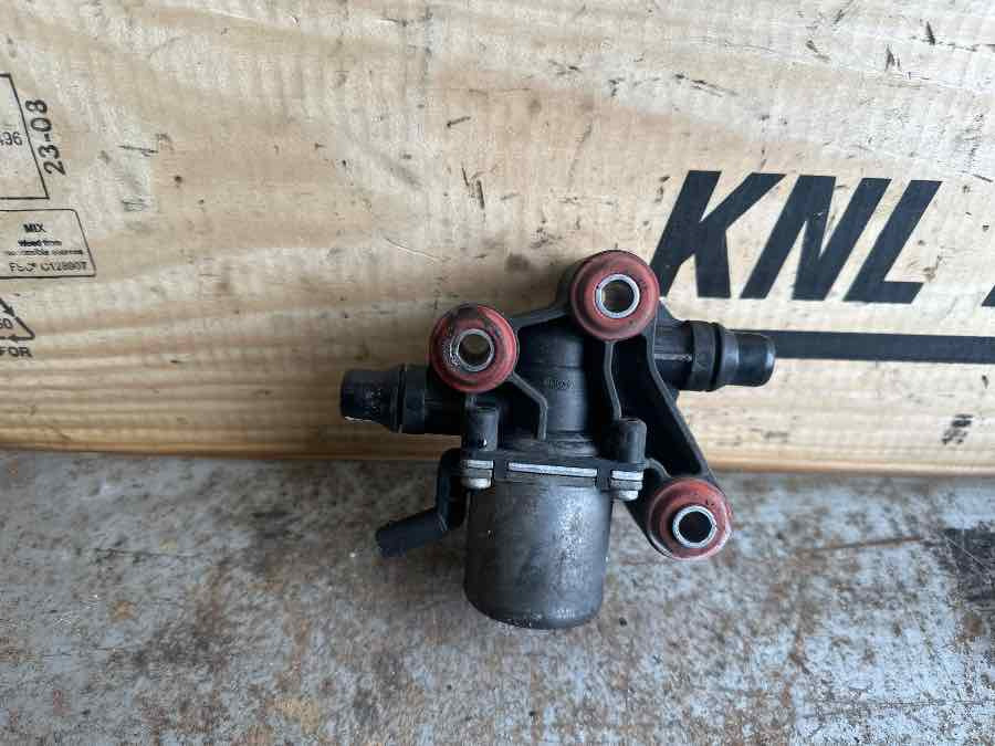 MAN ADBLUE VALVE 81.15407-6199 - 연료 시스템 트럭 용 : 사진 1 MAN ADBLUE VALVE 81.15407-6199 - 연료 시스템 트럭 용 : 사진 1