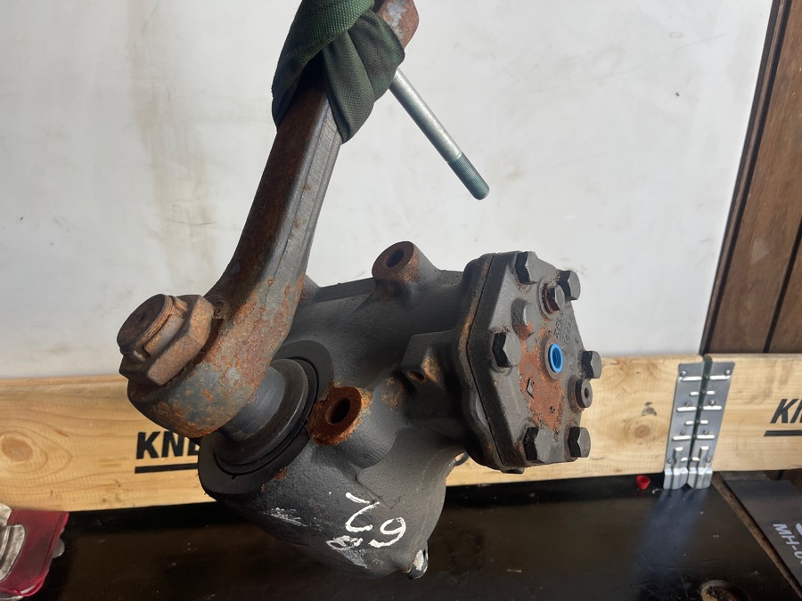 MERCEDES STEERING GEAR A9304602500 - 스티어링 트럭 용 : 사진 1 MERCEDES STEERING GEAR A9304602500 - 스티어링 트럭 용 : 사진 1