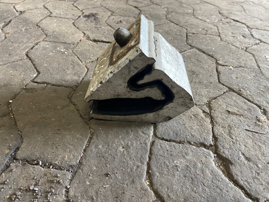 SCANIA VIBRATION DAMPER, ENGINE SUSPENSION - 서스펜션 트럭 용 : 사진 1 SCANIA VIBRATION DAMPER, ENGINE SUSPENSION - 서스펜션 트럭 용 : 사진 1