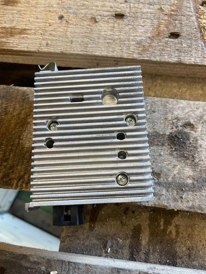 SETRA / MERCEDES VOLTAGE ECU A0015421625 - ECU 버스 용 : 사진 2 SETRA / MERCEDES VOLTAGE ECU A0015421625 - ECU 버스 용 : 사진 2