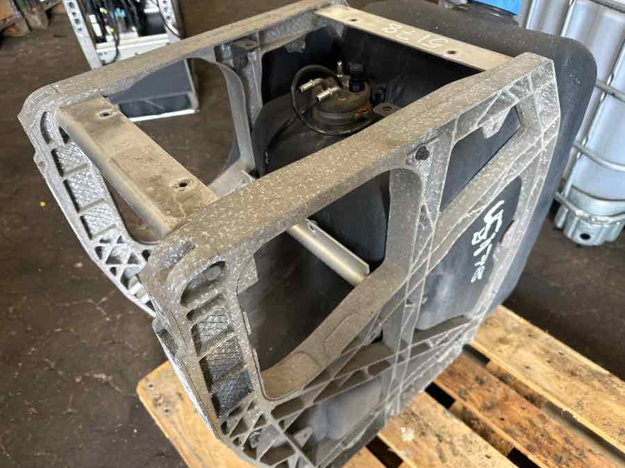 VOLVO ADBLUE TANK 21645367 - 연료 시스템 트럭 용 : 사진 1 VOLVO ADBLUE TANK 21645367 - 연료 시스템 트럭 용 : 사진 1