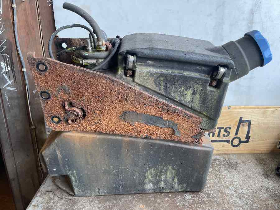 VOLVO ADBLUE TANK 82169309 - 연료 시스템 트럭 용 : 사진 2 VOLVO ADBLUE TANK 82169309 - 연료 시스템 트럭 용 : 사진 2