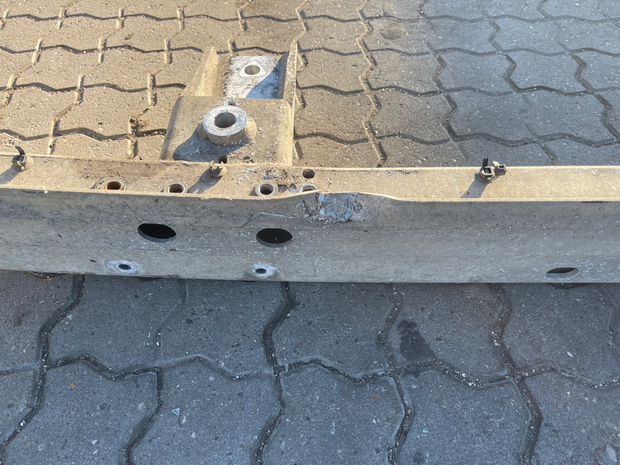 VOLVO BUMPER 84210166 - 보디 및 외관 트럭 용 : 사진 3 VOLVO BUMPER 84210166 - 보디 및 외관 트럭 용 : 사진 3