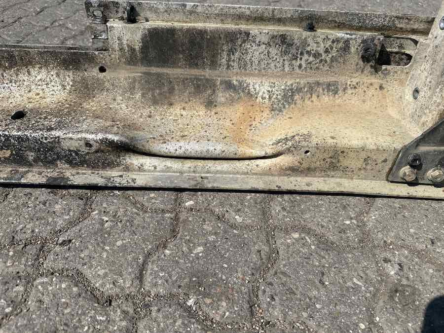 VOLVO BUMPER 84210166 - 보디 및 외관 트럭 용 : 사진 2 VOLVO BUMPER 84210166 - 보디 및 외관 트럭 용 : 사진 2