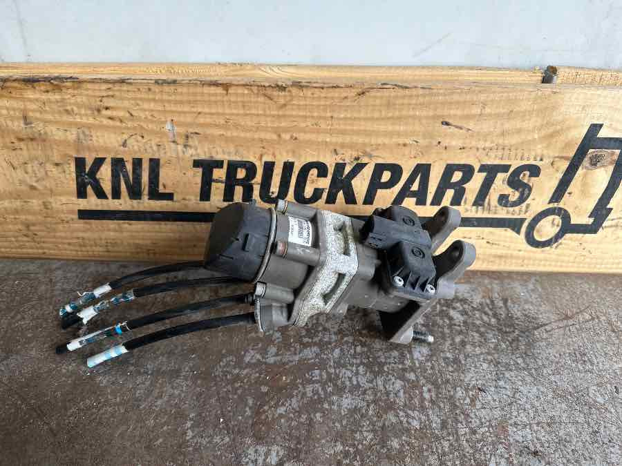 VOLVO FOOT BRAKE VALVE 21390592 - 브레이크 밸브 트럭 용 : 사진 1 VOLVO FOOT BRAKE VALVE 21390592 - 브레이크 밸브 트럭 용 : 사진 1