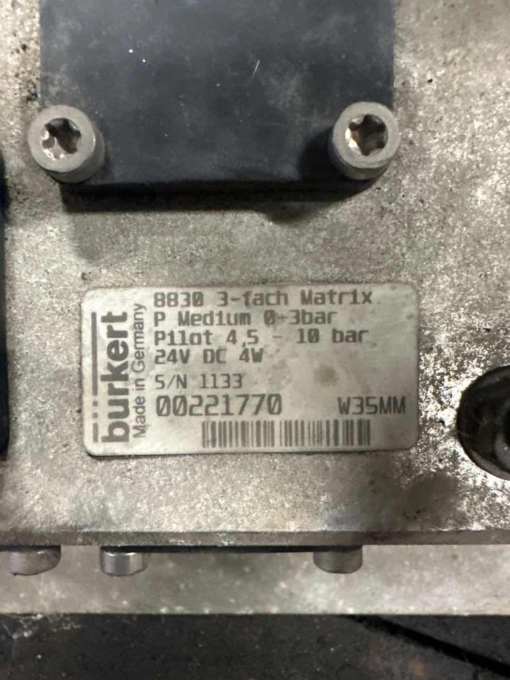 VOLVO HEATING VALVE 21562570 - 예비 부속 버스 용 : 사진 1 VOLVO HEATING VALVE 21562570 - 예비 부속 버스 용 : 사진 1