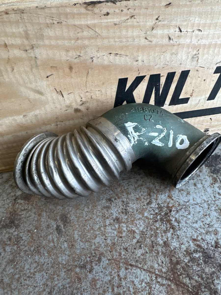VOLVO PIPE 21881074 - 공기 흡입 파이프 트럭 용 : 사진 1 VOLVO PIPE 21881074 - 공기 흡입 파이프 트럭 용 : 사진 1