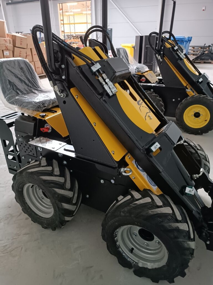 Tur Poland Radlader Mini loader Mini Hoflader N 520 - 스키드 스티어 로더 : 사진 3 Tur Poland Radlader Mini loader Mini Hoflader N 520 - 스키드 스티어 로더 : 사진 3