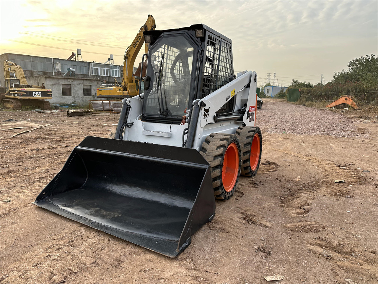 BOBCAT S300 - 스키드 스티어 로더 : 사진 2 BOBCAT S300 - 스키드 스티어 로더 : 사진 2