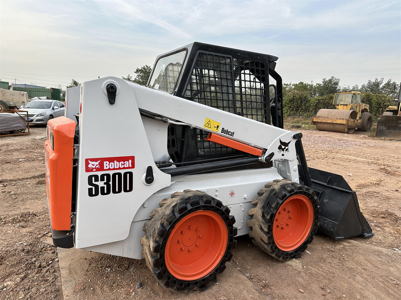 BOBCAT S300 - 스키드 스티어 로더 : 사진 5 BOBCAT S300 - 스키드 스티어 로더 : 사진 5