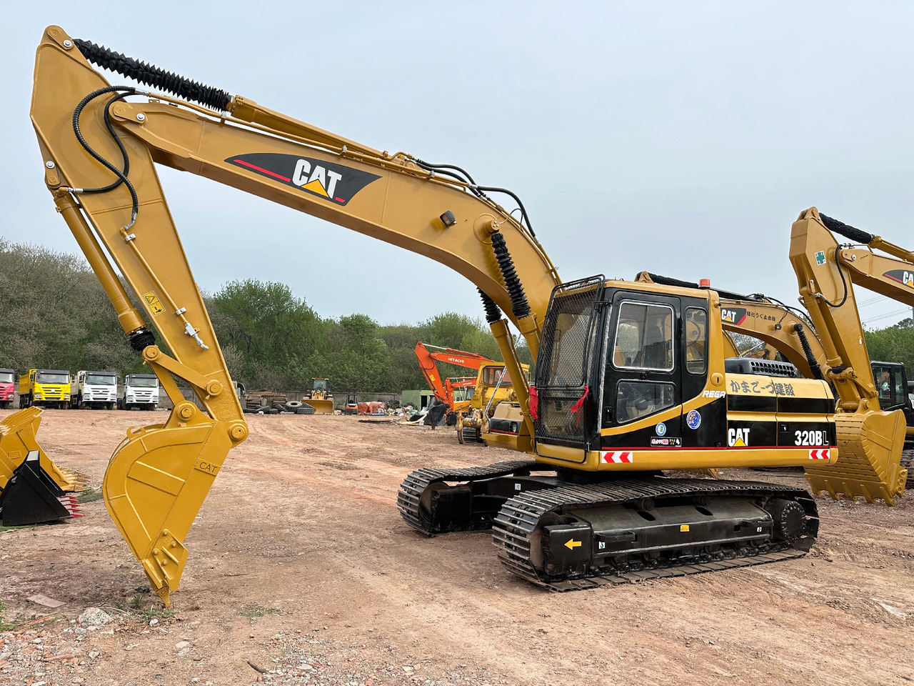 CAT 320BL crawler excavator - 크롤러 굴삭기 : 사진 2 CAT 320BL crawler excavator - 크롤러 굴삭기 : 사진 2