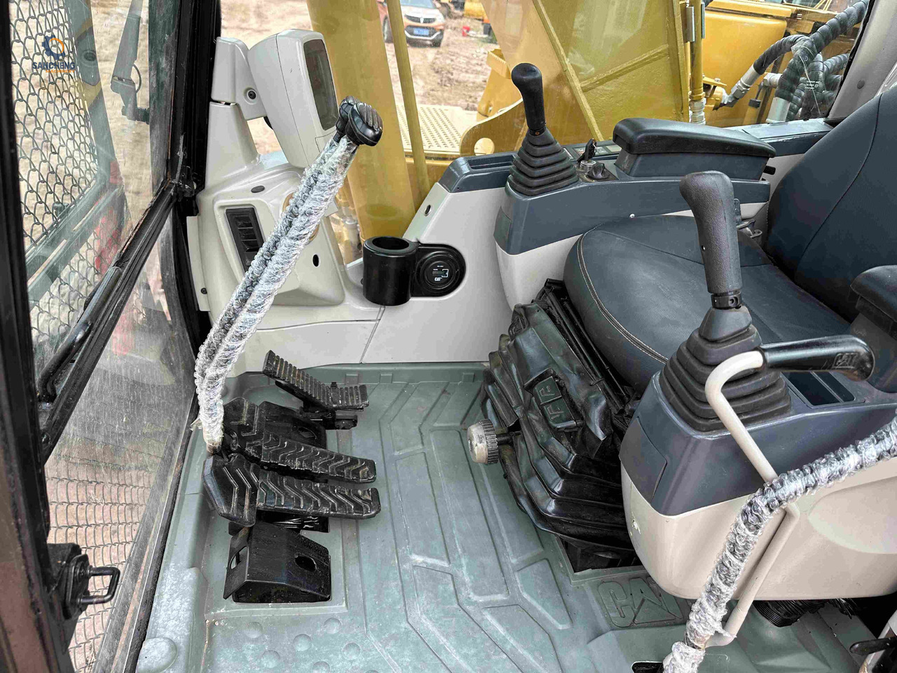 크롤러 굴삭기 CAT 320CL excavator with hammer : 사진 10 크롤러 굴삭기 CAT 320CL excavator with hammer : 사진 10