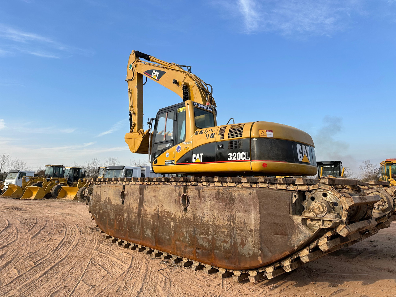 CAT 320CL - 수륙양용 굴착기 : 사진 1 CAT 320CL - 수륙양용 굴착기 : 사진 1
