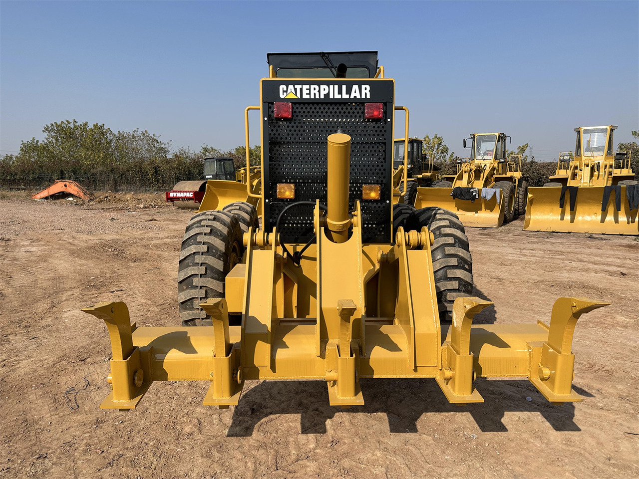 CATERPILLAR 140H - 그레이더 : 사진 4 CATERPILLAR 140H - 그레이더 : 사진 4