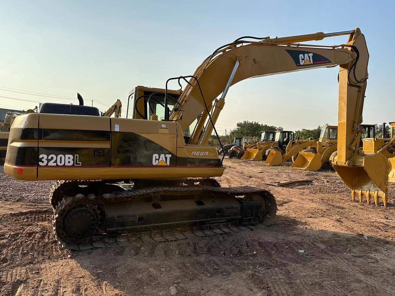 CATERPILLAR 320BL - 크롤러 굴삭기 : 사진 4 CATERPILLAR 320BL - 크롤러 굴삭기 : 사진 4