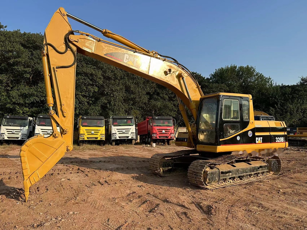 CATERPILLAR 320BL - 크롤러 굴삭기 : 사진 1 CATERPILLAR 320BL - 크롤러 굴삭기 : 사진 1