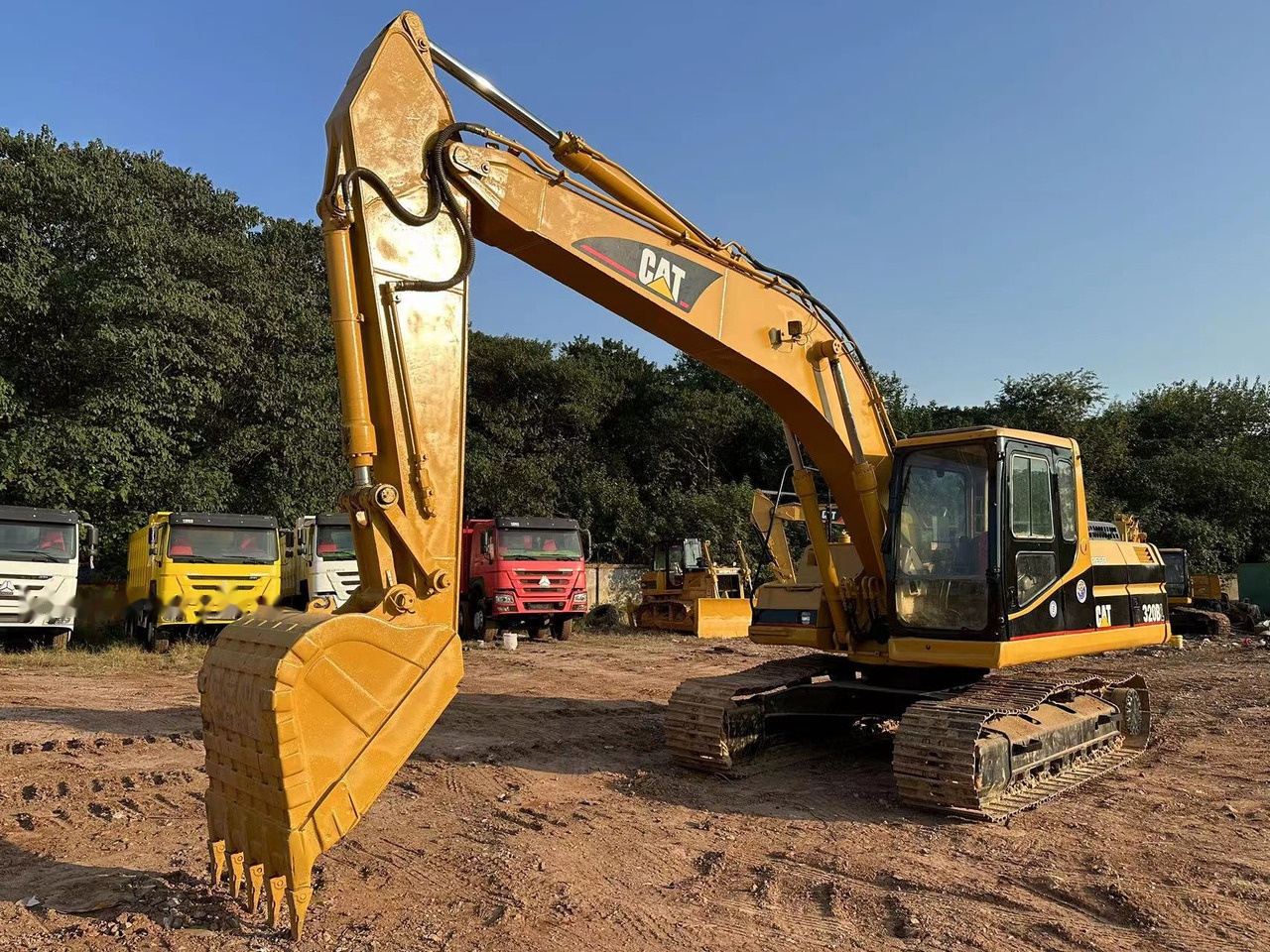 CATERPILLAR 320BL - 크롤러 굴삭기 : 사진 3 CATERPILLAR 320BL - 크롤러 굴삭기 : 사진 3
