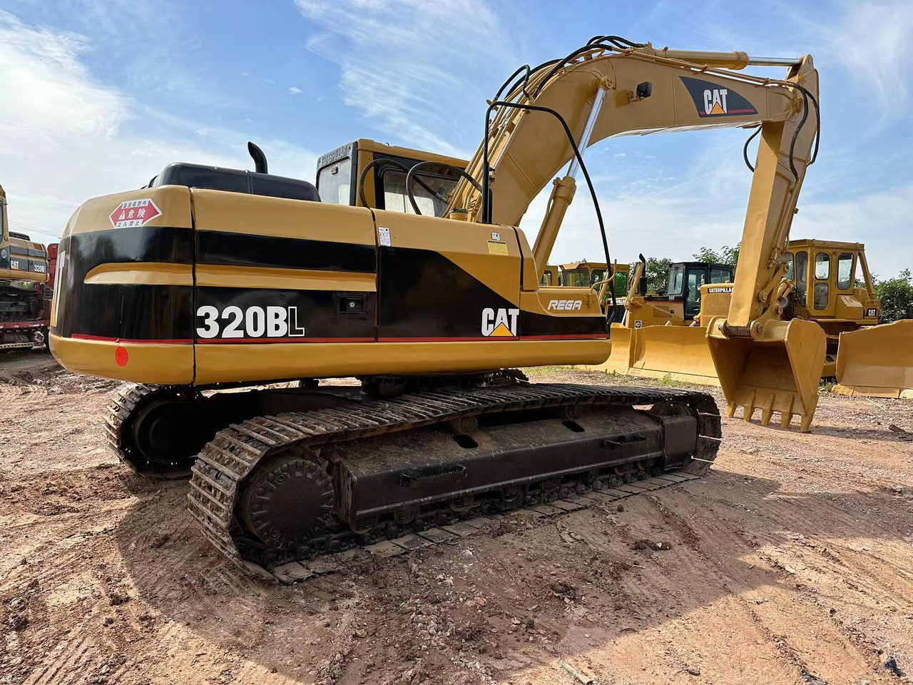 CATERPILLAR 320B - 크롤러 굴삭기 : 사진 1 CATERPILLAR 320B - 크롤러 굴삭기 : 사진 1
