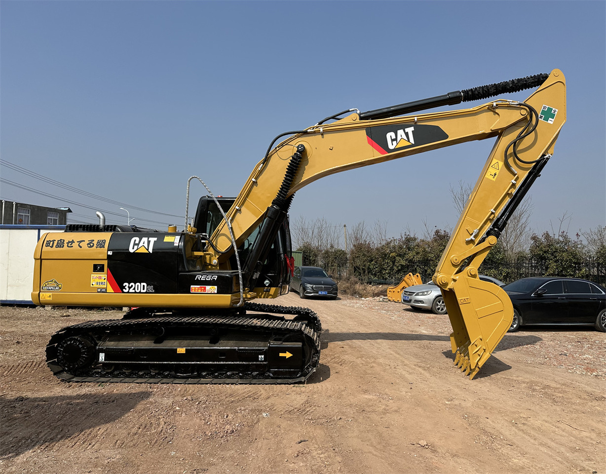 CATERPILLAR 320D2L - 크롤러 굴삭기 : 사진 2 CATERPILLAR 320D2L - 크롤러 굴삭기 : 사진 2